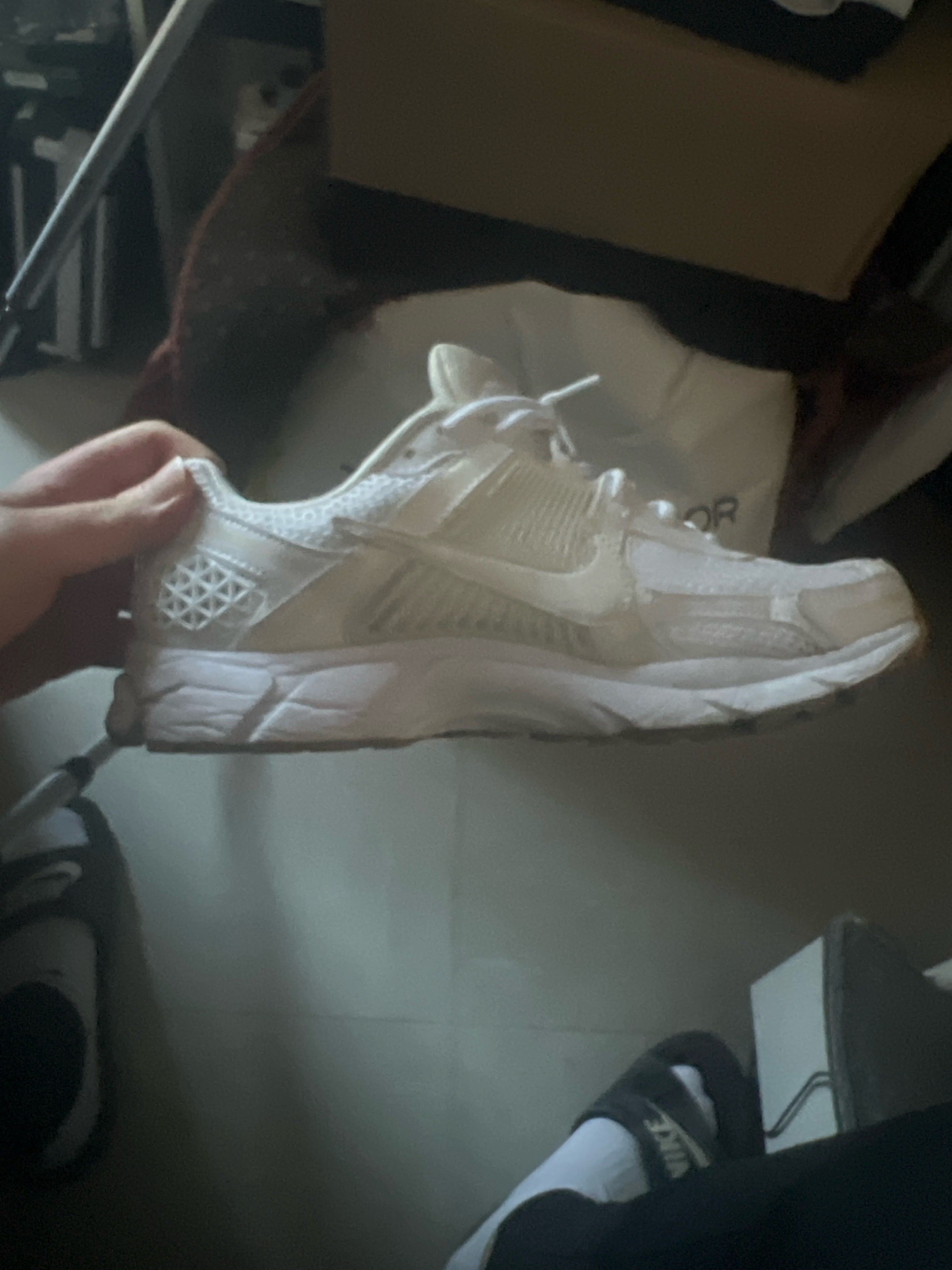 Photo de Nike Air Zoom Vomero 5 Triple White