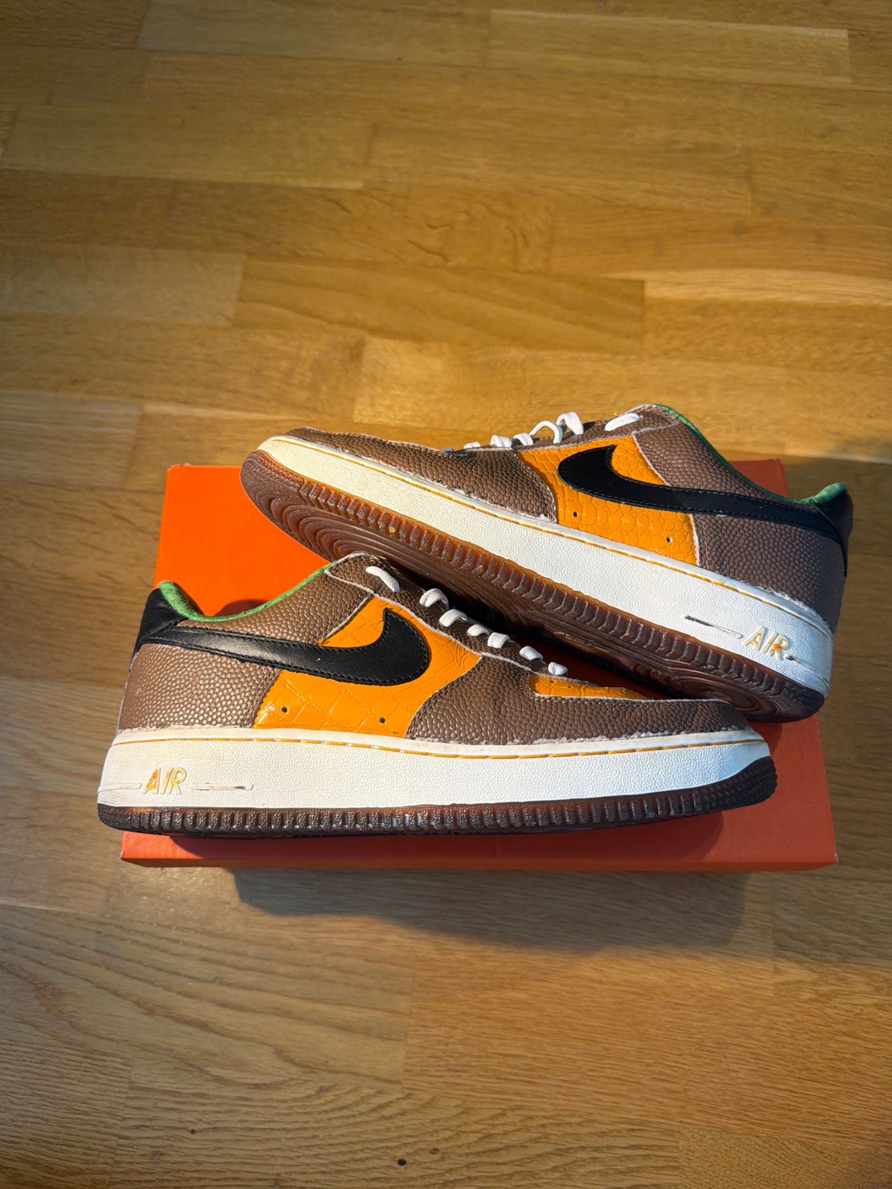 Photo de Nike Air Force 1 Low Superbowl 2006 Cognac/Orange Snake-Croc Print
