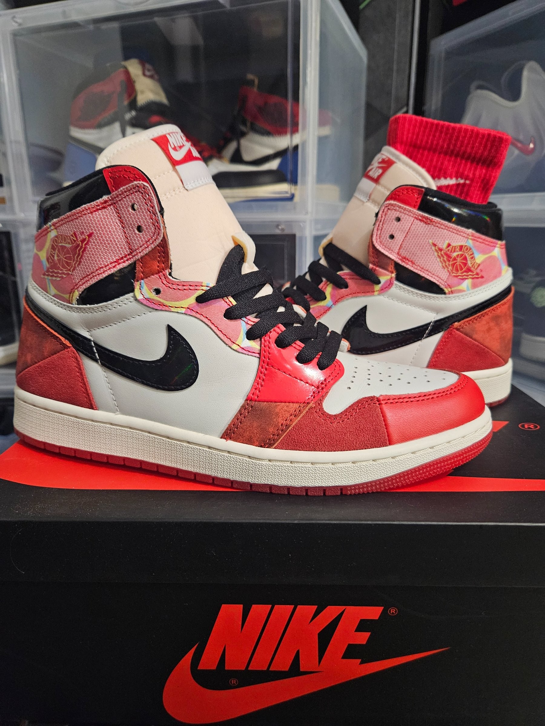 Photo de Air Jordan 1 Spider-Man Across the Spider-Verse University Red/Black (Spider-Man Across the Spider-Verse)
