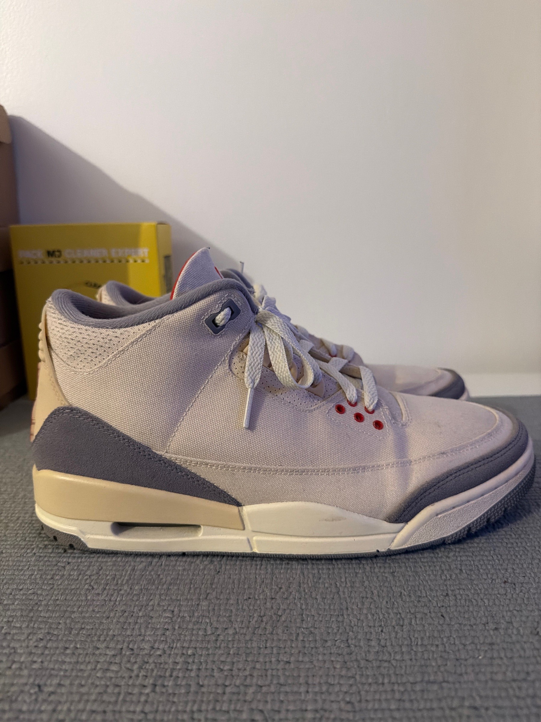 Photo de Jordan 3 Retro Muslin Muslin/University Red-Cement Grey-Sail