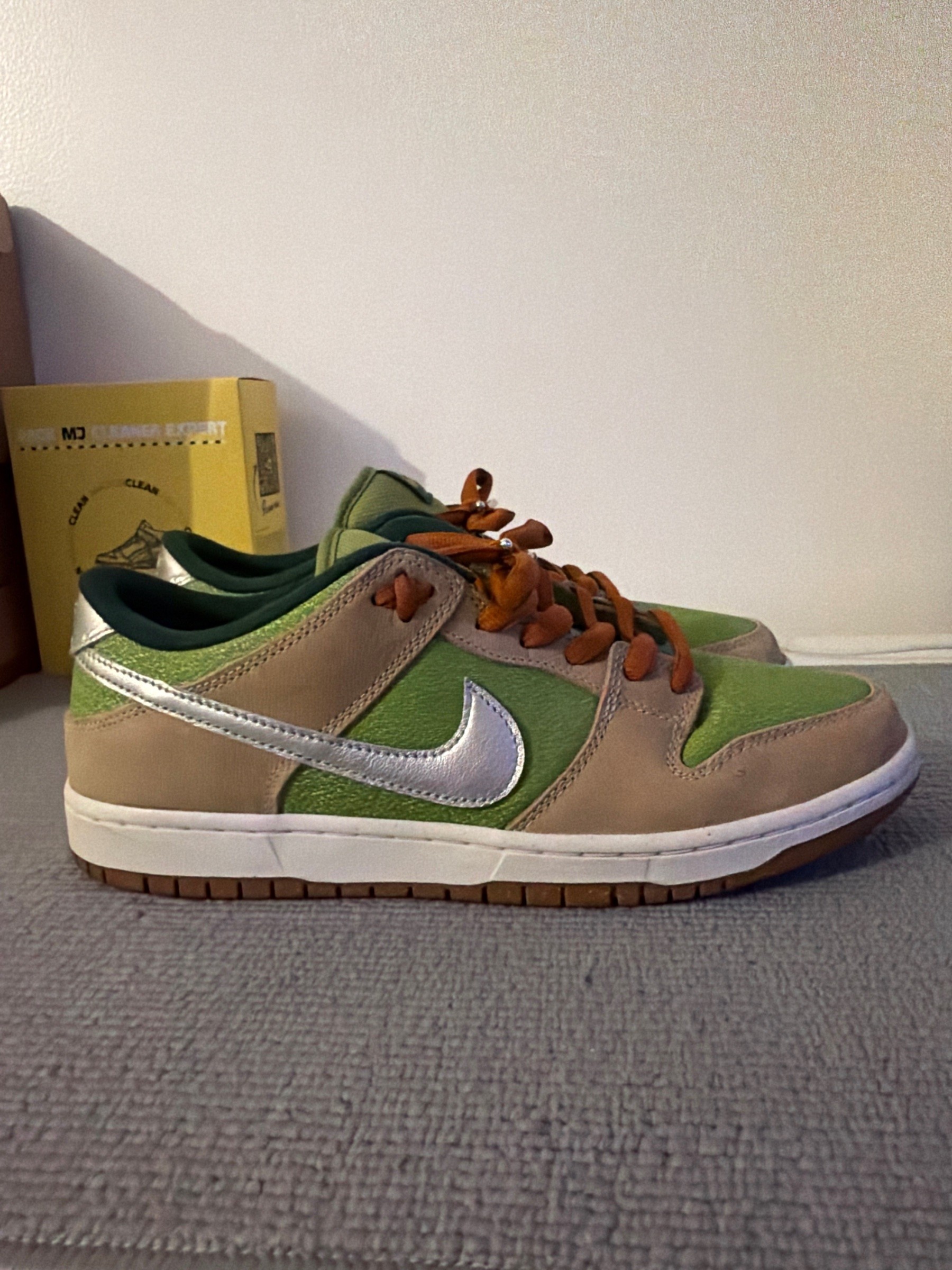Photo de Nike SB Dunk Low Escargot Sesame/Metallic Silver/Pear/Fir/Sail/Light British Tan