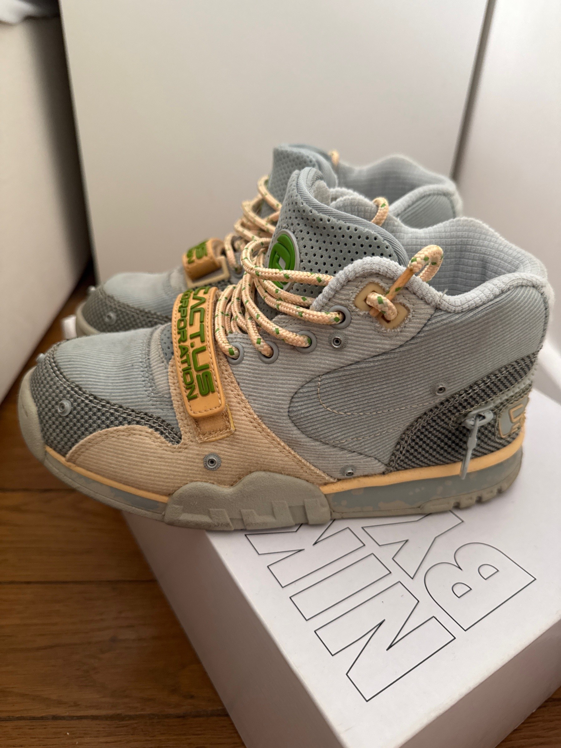 Photo de Nike Air Trainer 1 SP Cactus Jack Wolf Grey/Seafoam