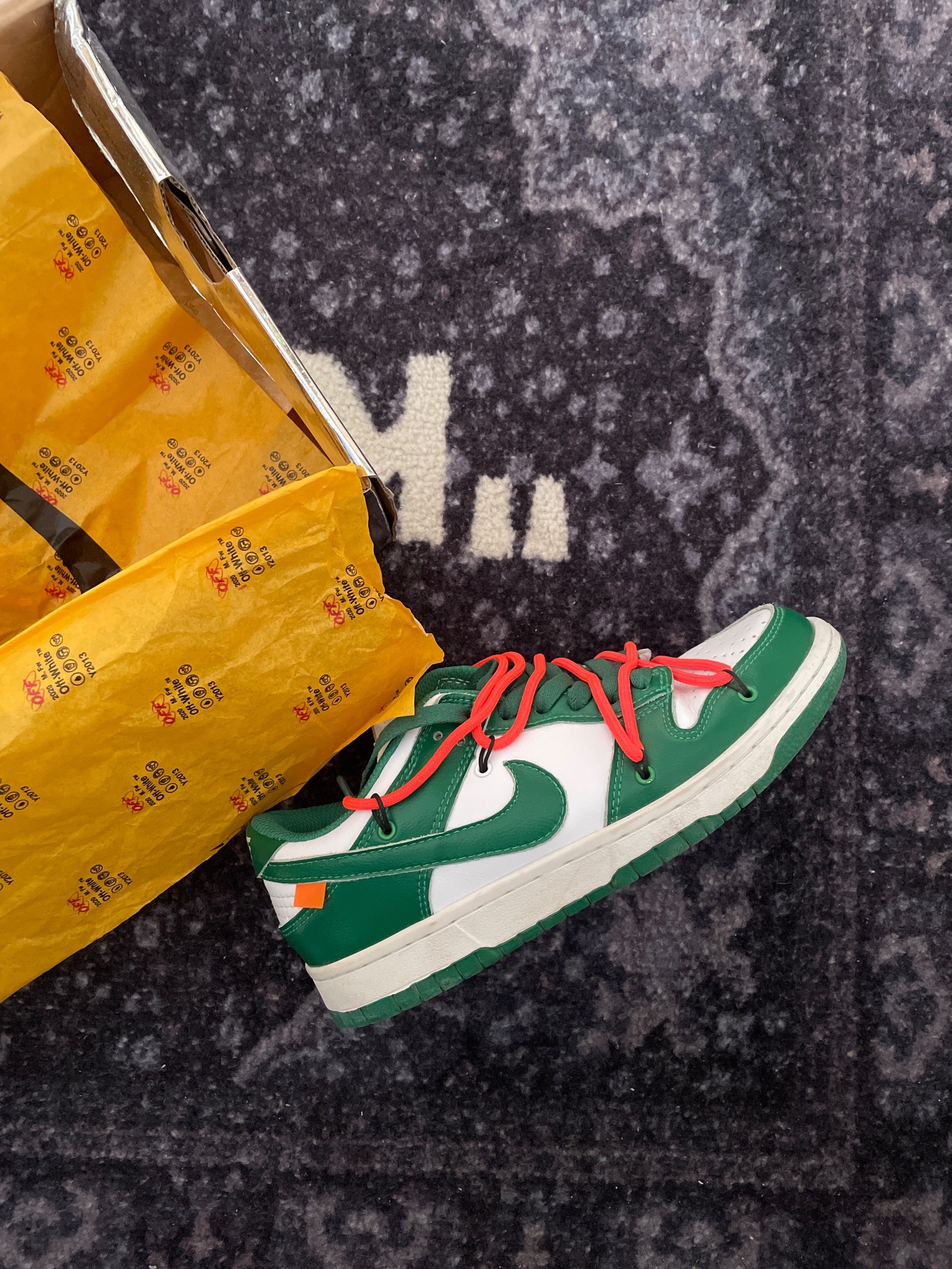 Photo de Nike Dunk Low x Off-White x Futura Pink/Green/White-Green (Pine Green)