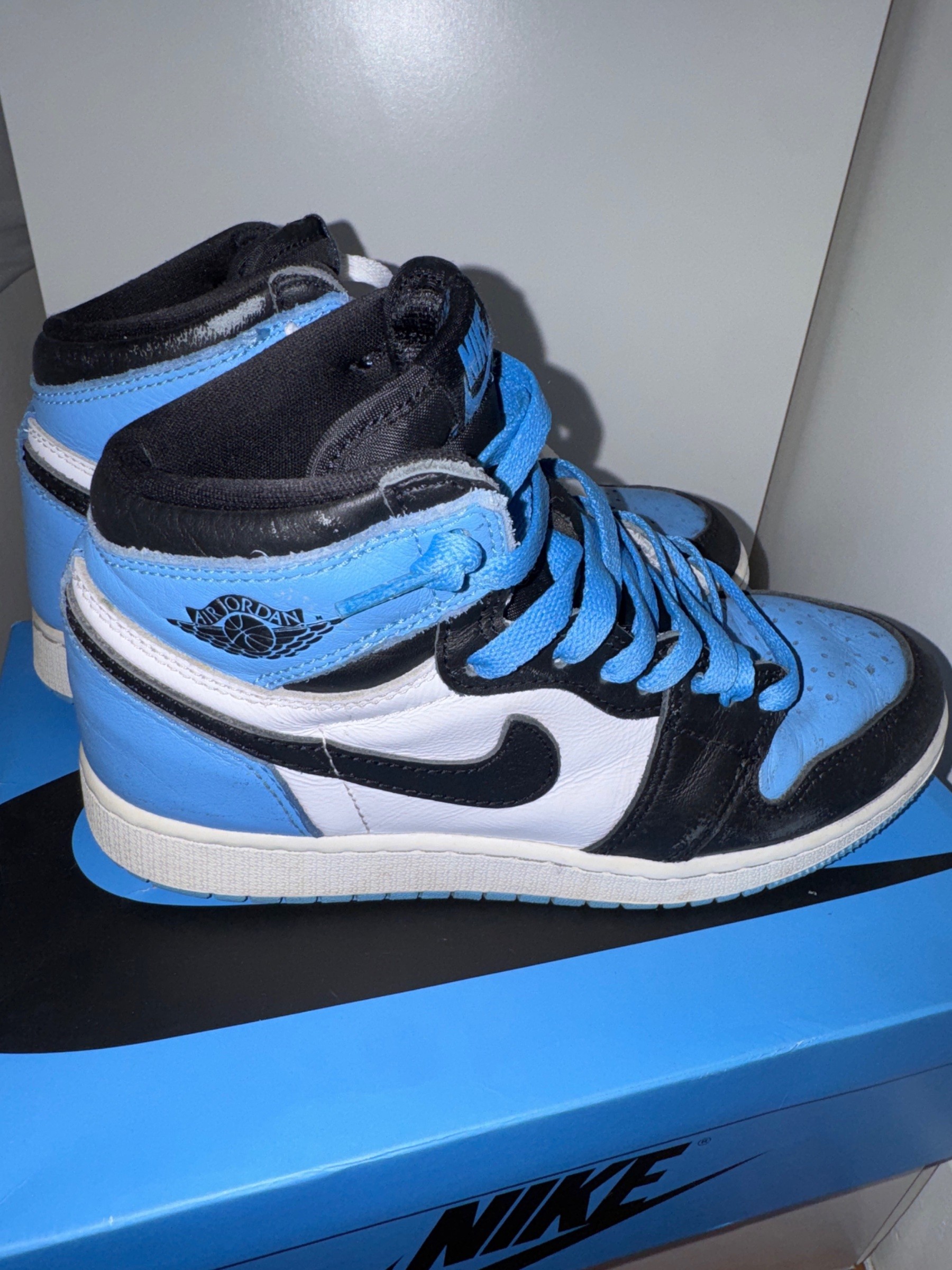Photo de Air Jordan 1 Retro High OG GS University Blue/Black/White