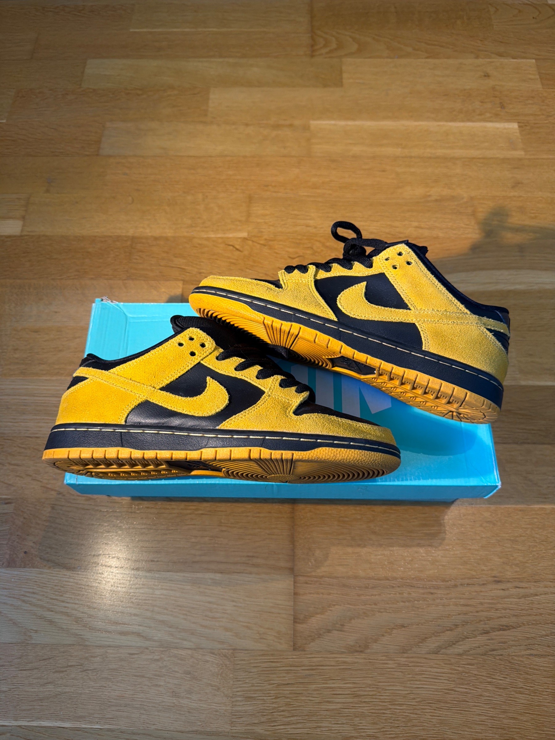 Photo de Nike Dunk Low Pro SB University Gold/University Gold-Black