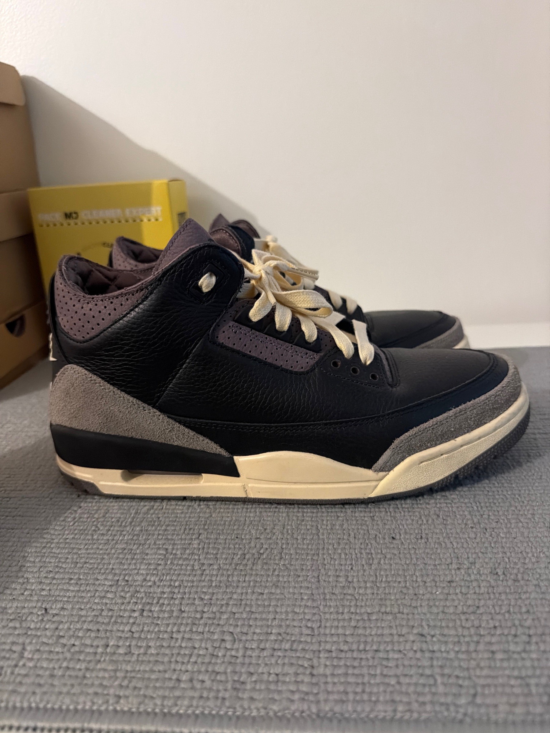 Photo de Jordan 3 Retro OG SP A Ma Maniére While You Were Sleeping (Women's) Black/Black/Flat Pewter/Violet Ore