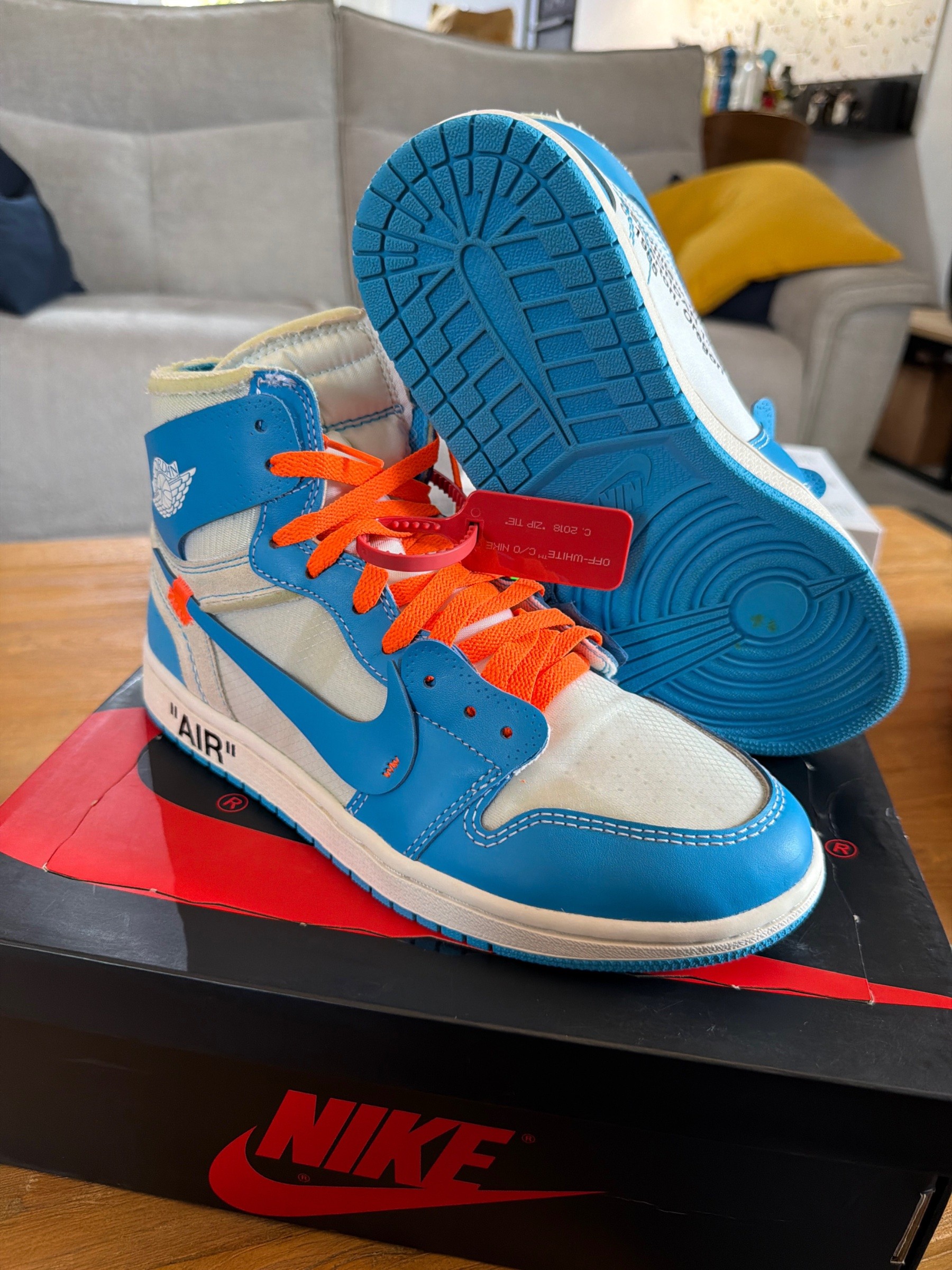 Photo de Air Jordan 1 Retro High Off-White NRG White/Dark Powder Blue-Cone (UNC)