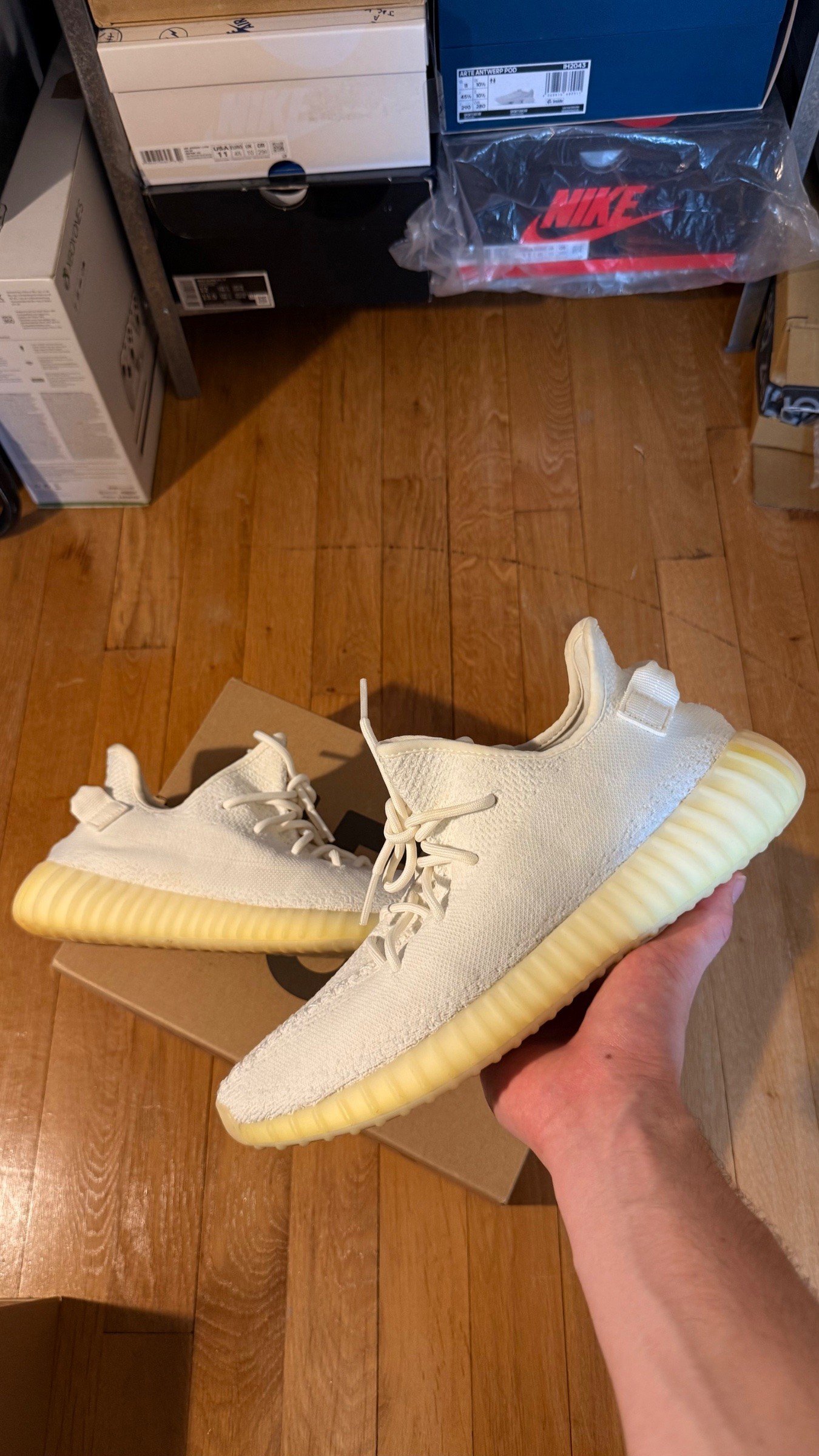 Photo de adidas Yeezy Boost 350 V2 Triple White (Cream) « Cream White »